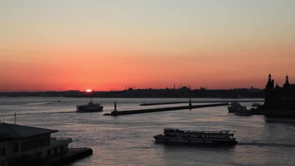Під час заходу сонця море трафіку — стокове відео