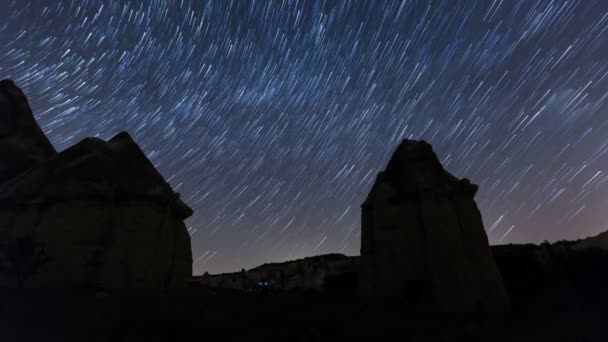 Zeitraffer-Höhlenhaus mit Sternenversuchen in Kappadokien — Stockvideo
