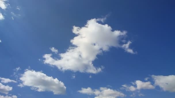 Tiful time lapse blue sky with white clouds HD 1080p — Stock Video
