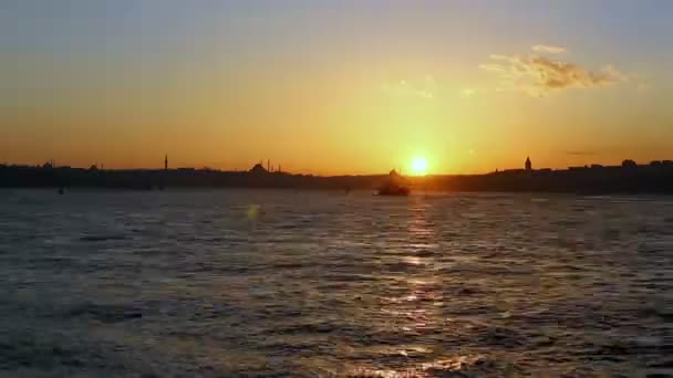 Ηλιοβασίλεμα στην πόλη Κωνσταντινούπολη — Αρχείο Βίντεο
