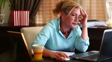 Orta yaş iş kadın çalışma