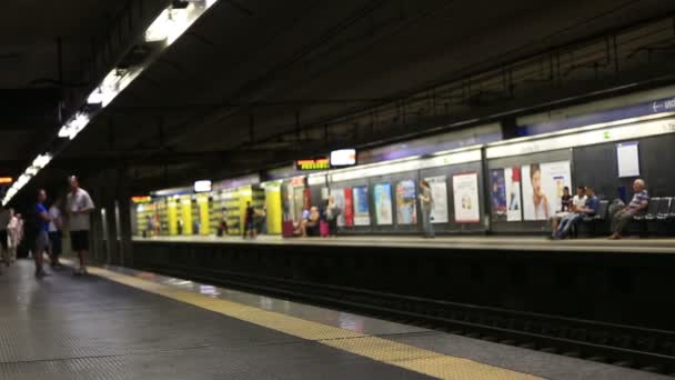 Métro à Rome — Video