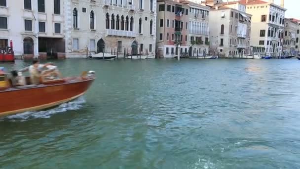 Büyük Kanal (Canale Grande su gezisi) — Stok video