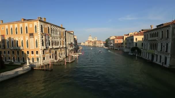 Tráfico en el Gran Canal (Canale Grande ) — Vídeo de stock