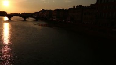 Gün batımında Arno Nehri