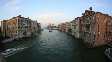 Büyük Kanal (Canale Grande üzerinde trafik)