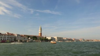 Büyük Kanal (Canale Grande üzerinde trafik)