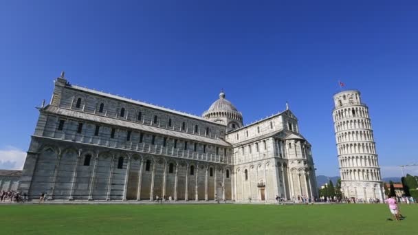 Pisa turm auf dem platz der wunder, torre di pisa auf der piazza dei miracoli — Stockvideo