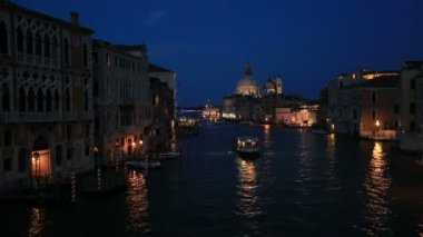 Büyük Kanal (Canale Grande üzerinde trafik)