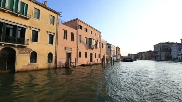 Vatten resa vid Canal Grande (Canale Grande) — Stockvideo