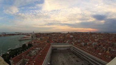Hava siluetinin manzarasına Venedik (Venezia)