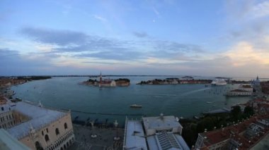 Cruise gemi Venedik (Venezia geliyor)