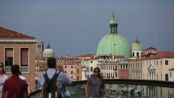 Turismo de visita en Venecia — Vídeo de stock