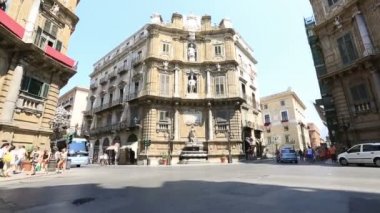 Zaman atlamalı dört köşe, Piazza Vigliana