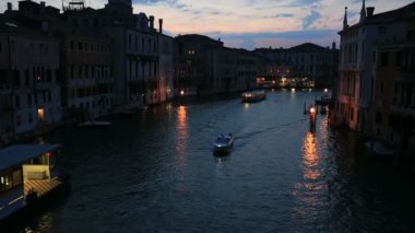 Büyük Kanal (Canale Grande üzerinde trafik)