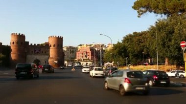 Porta San Paolo ve Caius Cestius Piramidi