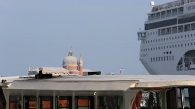Cruise gemi Venedik (Venezia geliyor)