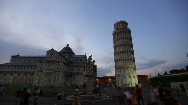 Torre de Pisa en la Plaza de los Milagros, Torre di Pisa en la Piazza dei Miracoli — Vídeo de stock