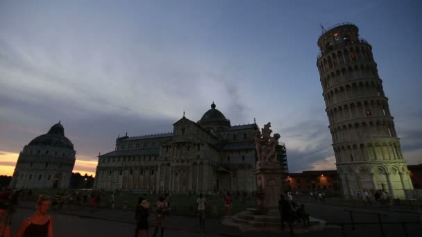 Πύργος Πίζας στην πλατεία των θαυμάτων, Torre di Pisa στο Piazza dei Miracoli — Αρχείο Βίντεο