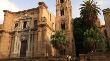 Piazza Bellini Santa Maria dell Ammiraglio ile