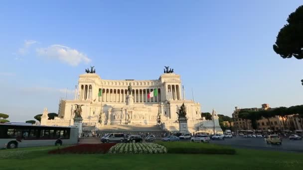 Dolly shot vittorio emanuele denkmal — Stockvideo