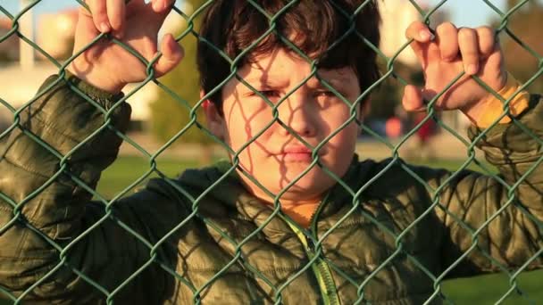 en colère jeune garçon