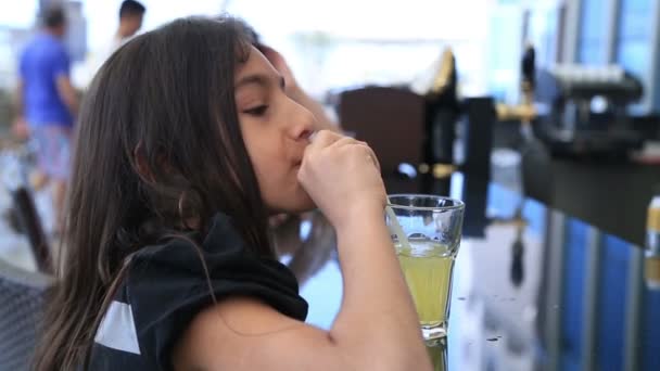 Kids drinking lemonade at the restaurant — Stock Video