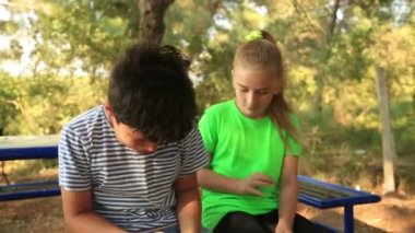 oynak genç erkek ve kız