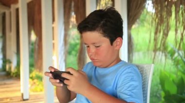 Çocuk rahatlatıcı ile smartphone yaz Cafe 2