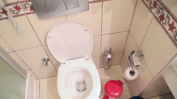 Bílý domácí toaleta closeup 6 — Stock video