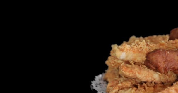 Makroaufnahme Von Leckeren Pommes Und Knusprigen Chicken Nuggets Mit Senf — Stockvideo