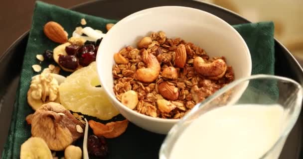 Granola Casera Saludable Con Nueces Variadas Frutas Secas — Vídeo de stock