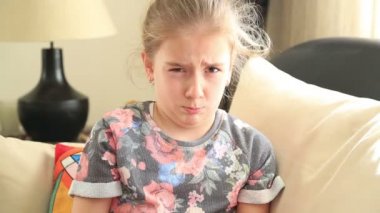 Komik surat sevimli güzel kız