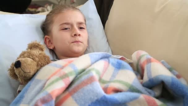 Sick child lying in bed and coughing — Stock Video