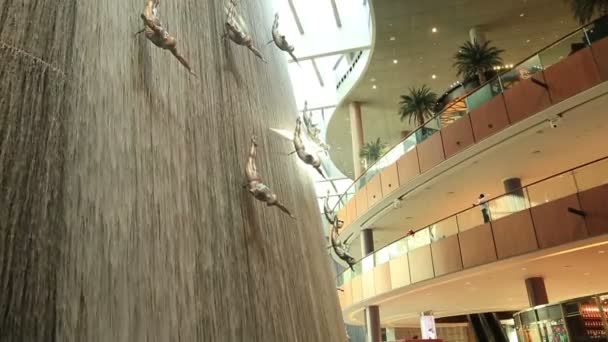 Big Famous Waterfall In Dubai mall — Stock Video