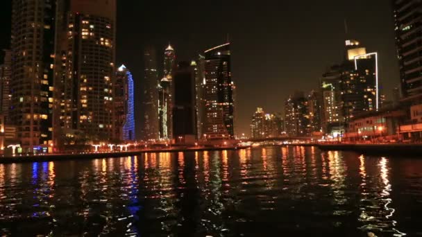 Дубайская гавань ночью 2 — стоковое видео