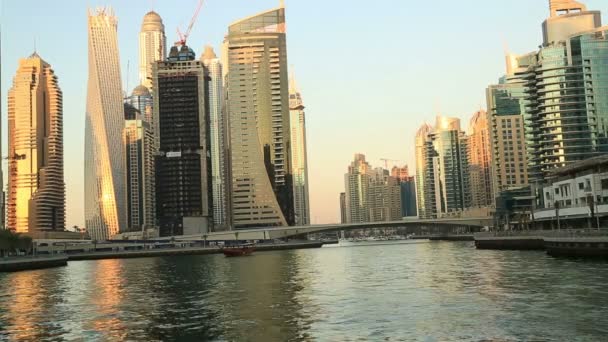 Una vista sul porto turistico di Dubai — Video Stock
