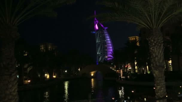 Burj Al Arab és a Souk Madinat Jumeirah — Stock videók