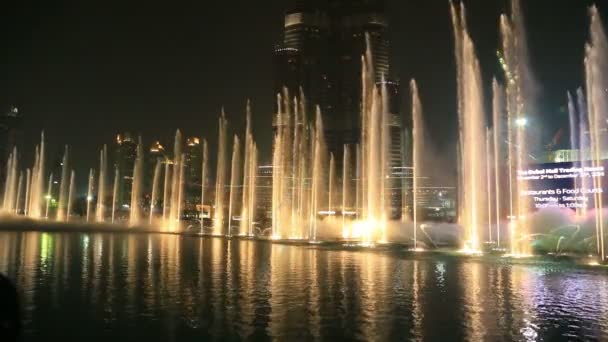 Burj khalifa fontána show — Stock video