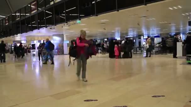 Flygplatsen passagerarterminalen — Stockvideo