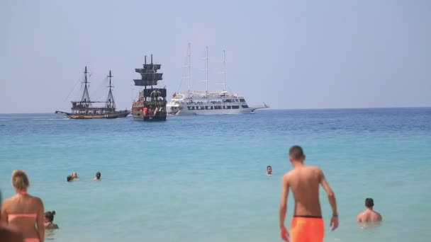 Cenas de férias de verão na praia — Vídeo de Stock