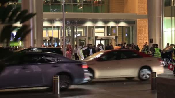 La puerta de entrada del centro comercial Dubai — Vídeos de Stock