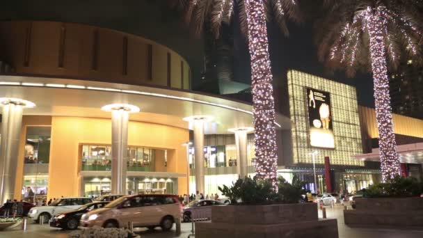 Die Eingangstür zum Dubai Mall — Stockvideo