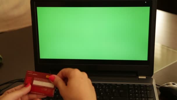 On-line shopping chroma key laptop — Stockvideo