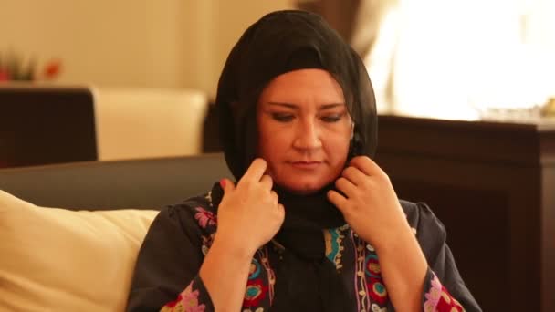 Porträt einer muslimischen Frau — Stockvideo