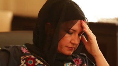Üzgün Müslüman kadın