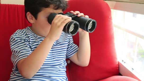 Child looking through binoculars — Stock Video