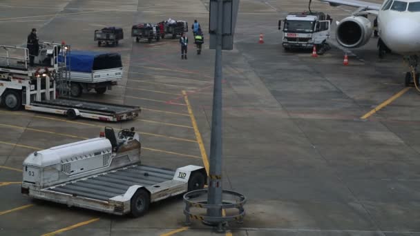 Avión preparado para el vuelo — Vídeos de Stock