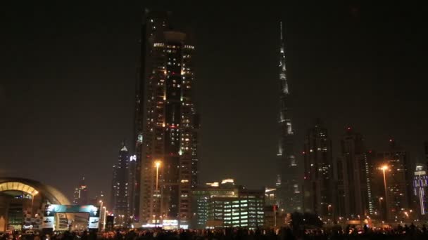 Burj Khalifa και το Dubai στο κέντρο της πόλης δείτε τη νύχτα — Αρχείο Βίντεο