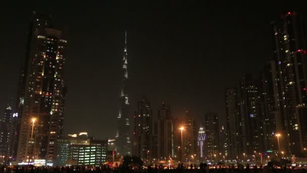 Burj Khalifa a Dubai Downtown pohled v noci — Stock video